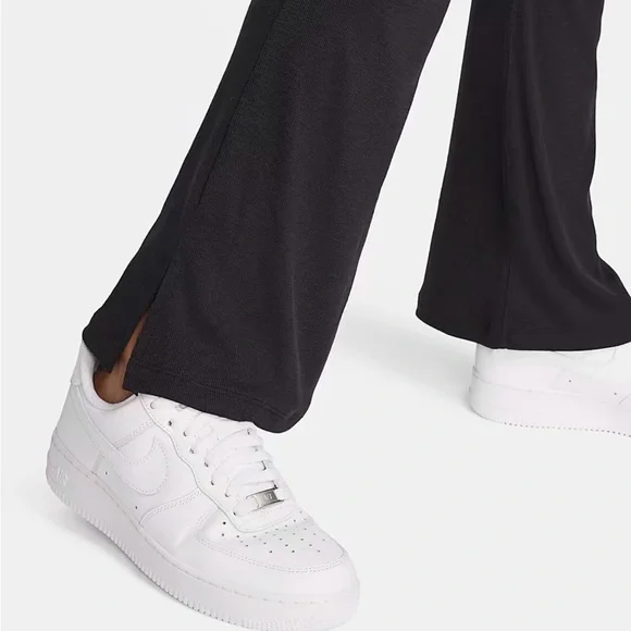 Nike Sportswear Chill Knit Women's Tight Mini-Rib Flared Leggings - Picture 2 of 8